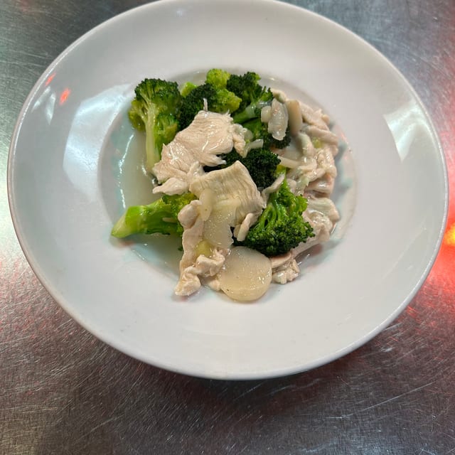 Broccoli Stir-Fry Protein Dinner.